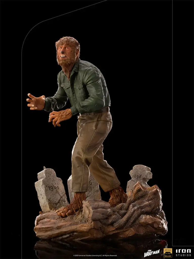 Universal Monsters The Wolf Man Deluxe Art Scale 1/10 Statue - GeekLoveph