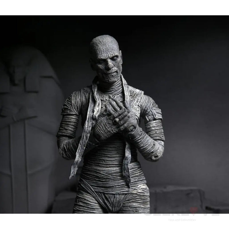 Universal Monsters Ultimate Mummy (Black & White) Figure