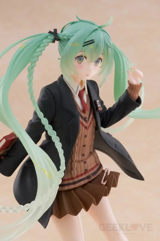 Vocaloid Hatsune Miku (Fashion Preppy Ver.) Figure Taito