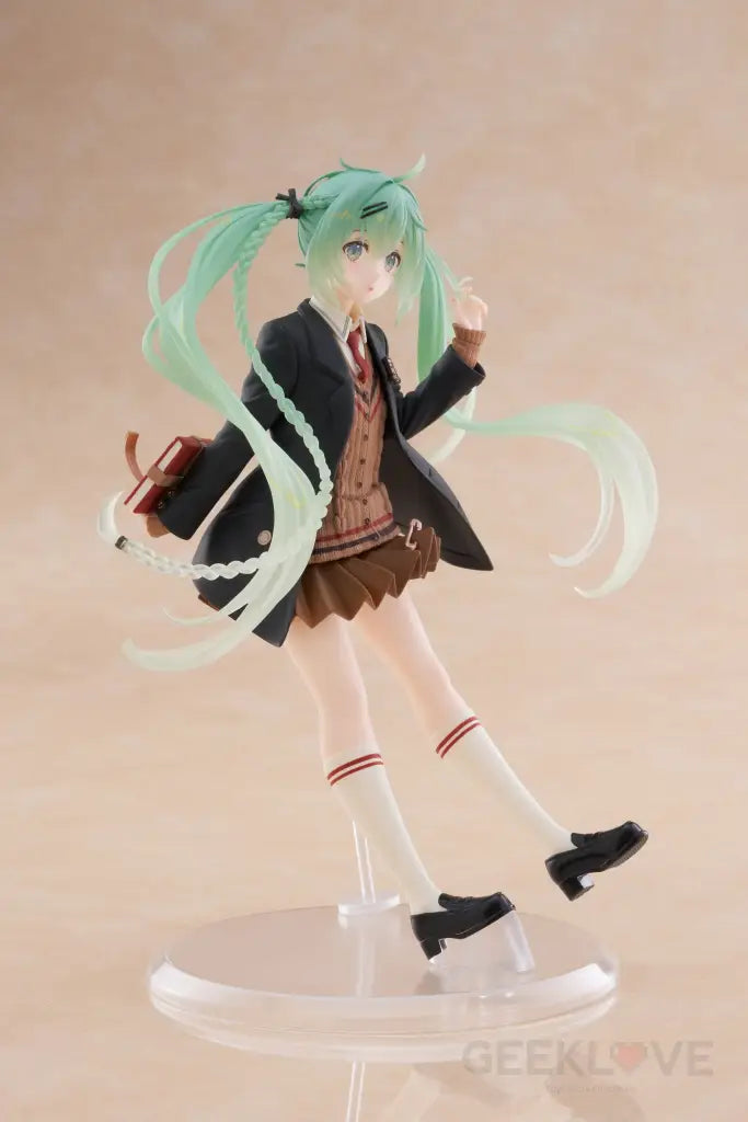 Vocaloid Hatsune Miku (Fashion Preppy Ver.) Figure Taito