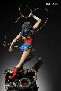 Wonder Woman (Classic Series) 1/4 Scale Figure