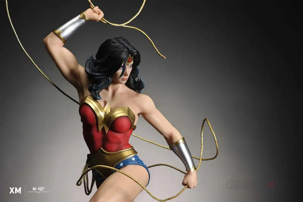 Wonder Woman (Classic Series) 1/4 Scale Figure