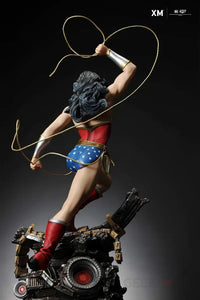 Wonder Woman (Classic Series) 1/6 Scale Figure