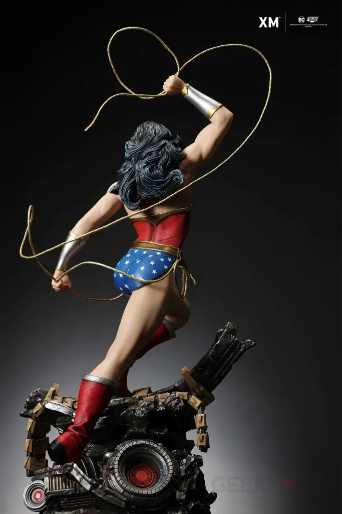 Wonder Woman (Classic Series) 1/6 Scale Figure