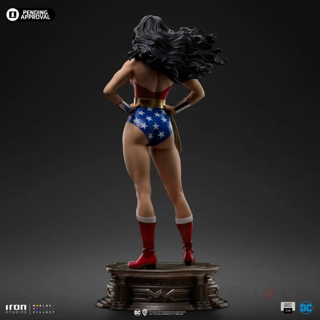 Wonder Woman Legacy Replica 1/4 Scale Figure