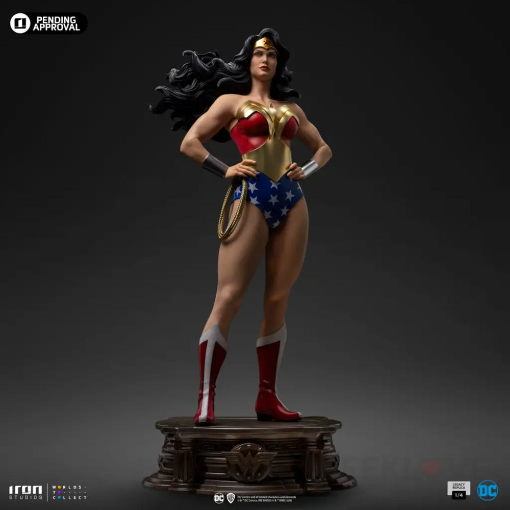 Wonder Woman Legacy Replica 1/4 Scale Figure