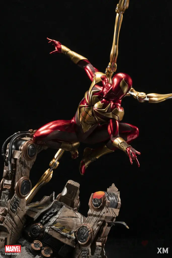 XM Studios Iron Spider 1/4 Scale Statue - GeekLoveph