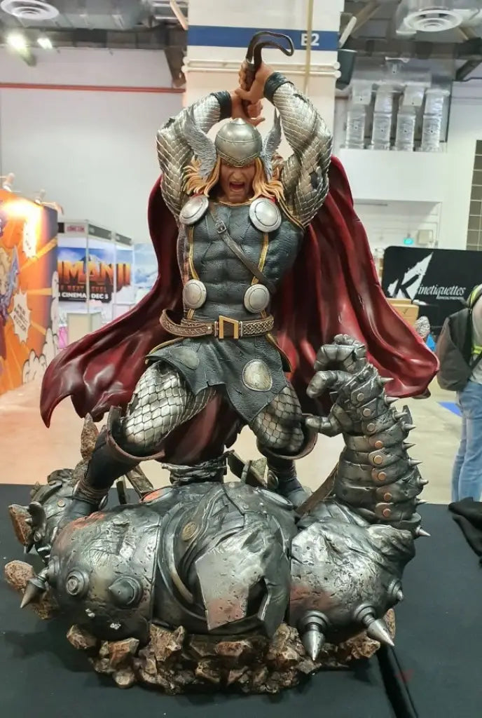 XM Studios - Modern Thor 1/4 Scale Statue - GeekLoveph