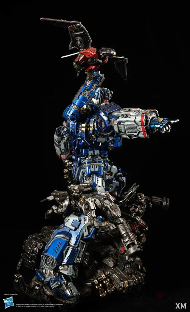 XM Studios SoundWave Statue - GeekLoveph