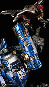 XM Studios SoundWave Statue - GeekLoveph