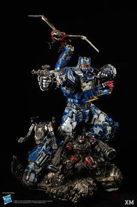 XM Studios SoundWave Statue - GeekLoveph