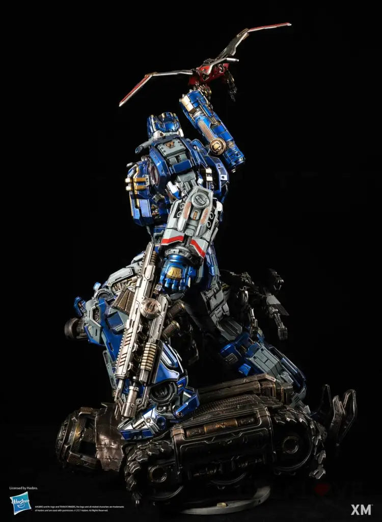 XM Studios SoundWave Statue - GeekLoveph