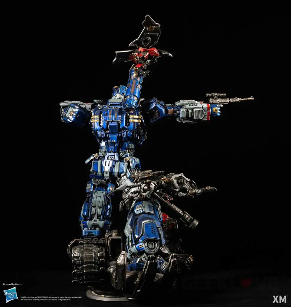 XM Studios SoundWave Statue - GeekLoveph