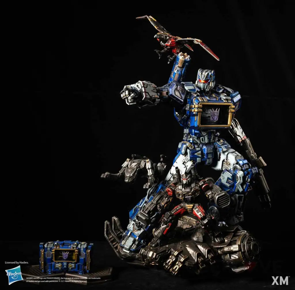 XM Studios SoundWave Statue - GeekLoveph