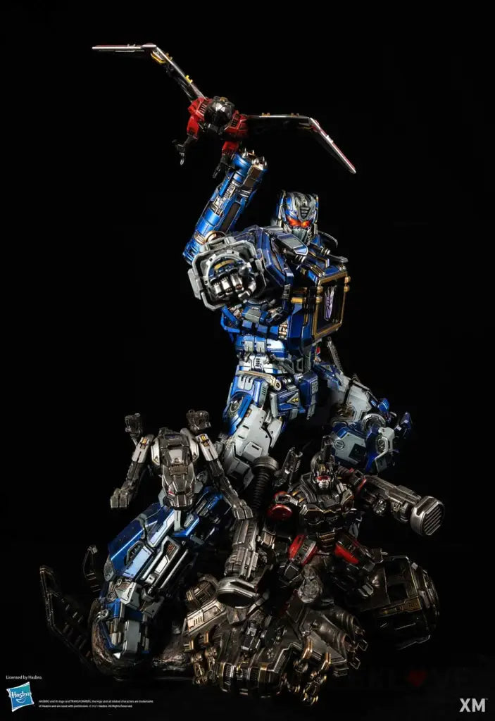 XM Studios SoundWave Statue - GeekLoveph