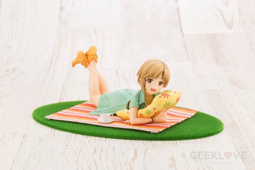 Yumi Aiba -off stage- 1/8 Scale Figure - GeekLoveph